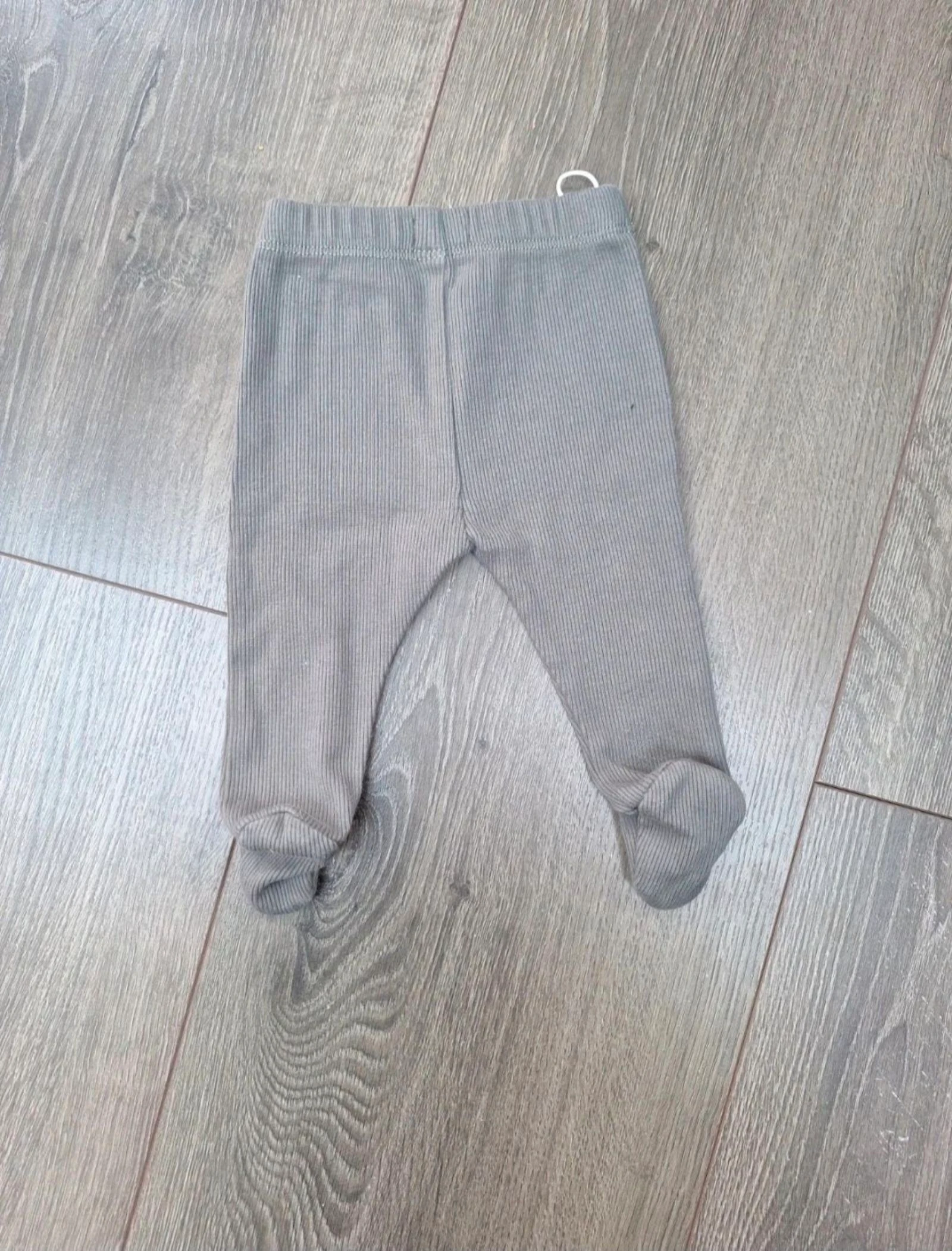Braguita Babyface talla 56 – gris con pies – photo 2